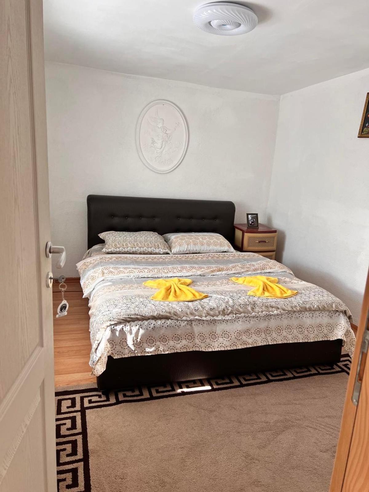 Guest House Guri Vuthaj Extérieur photo