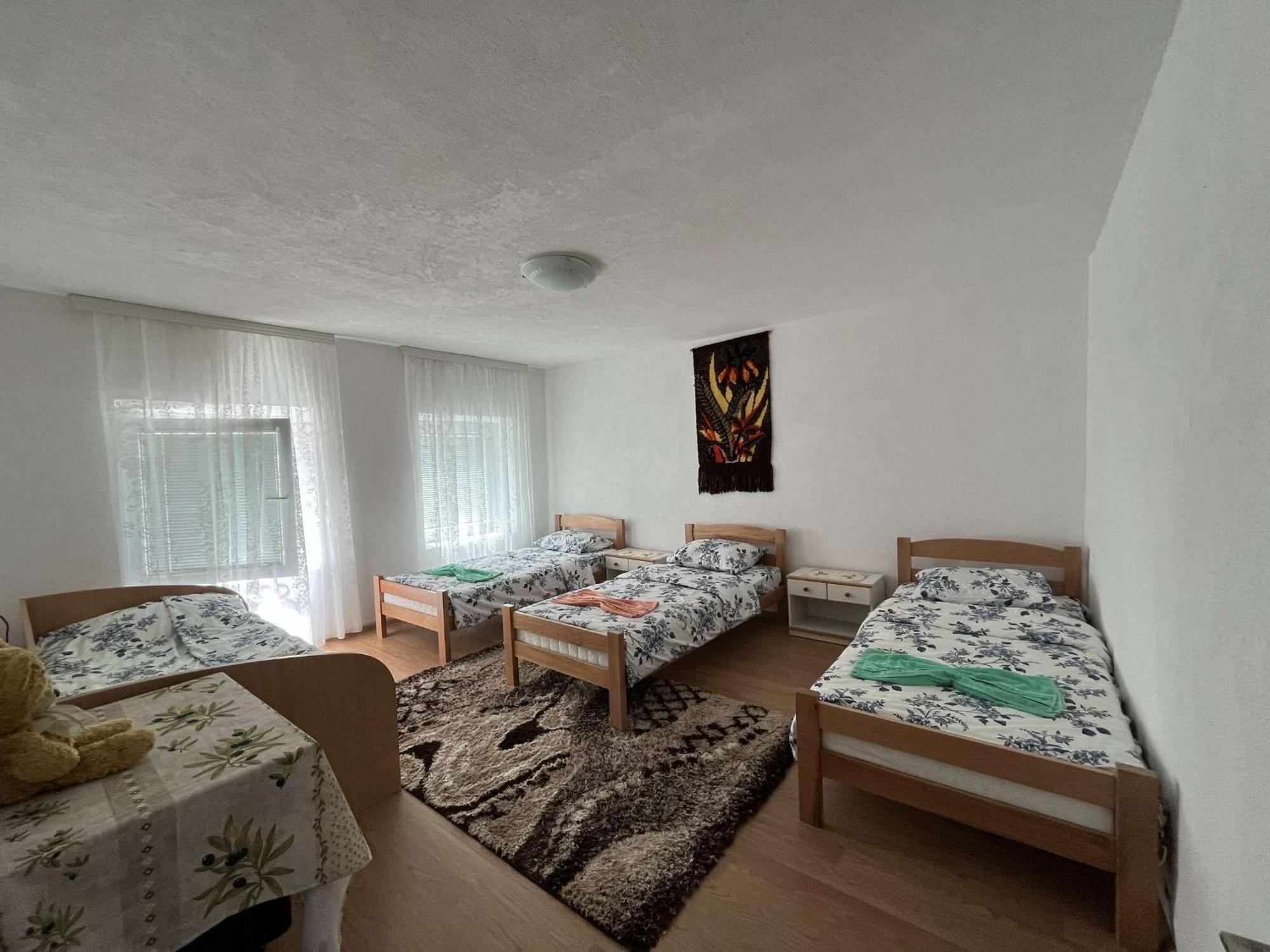 Guest House Guri Vuthaj Extérieur photo