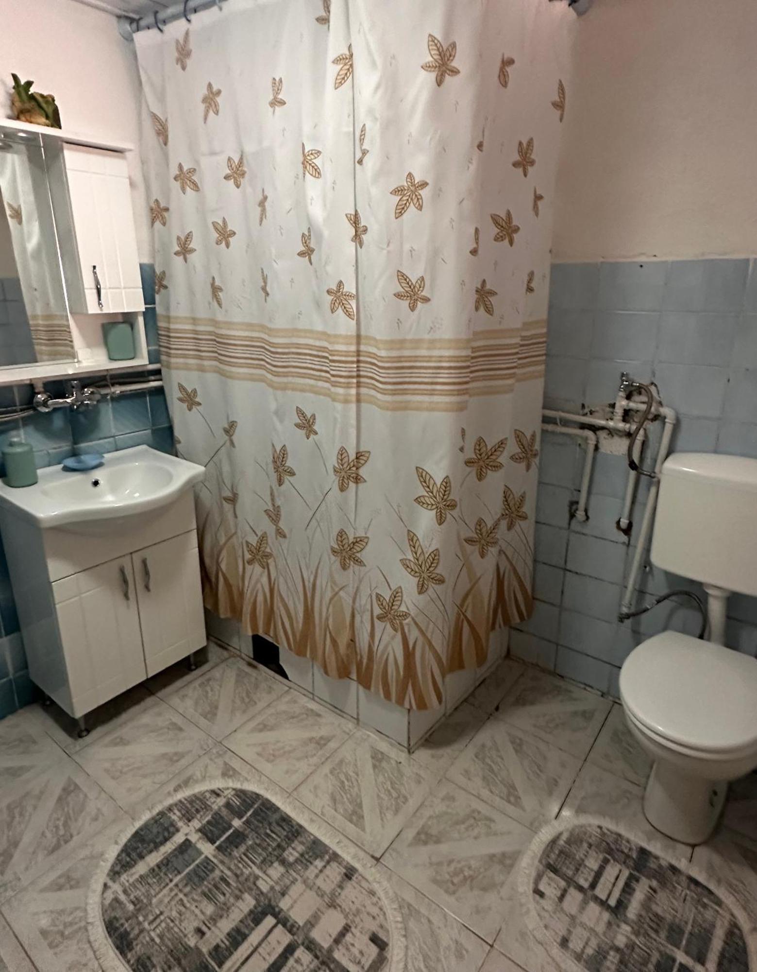 Guest House Guri Vuthaj Extérieur photo
