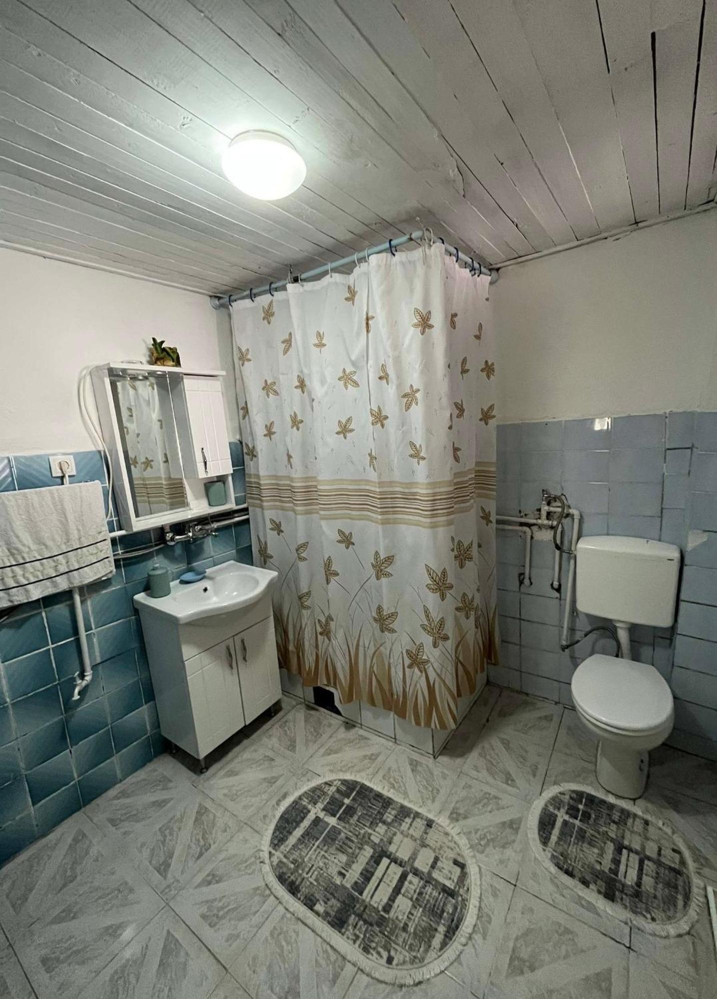 Guest House Guri Vuthaj Extérieur photo