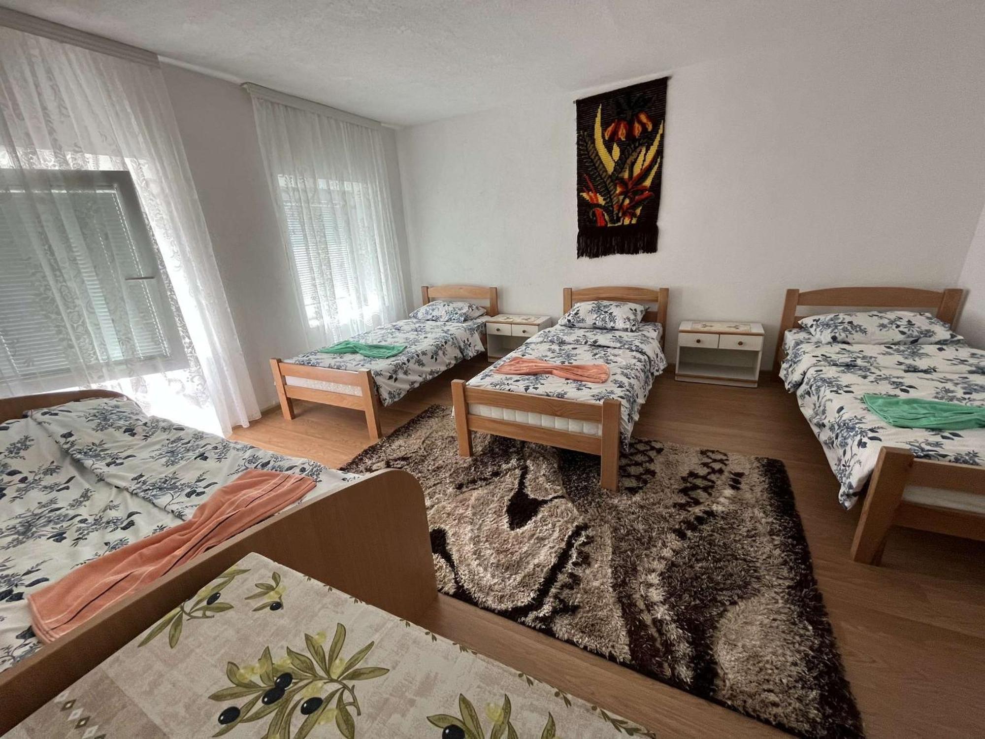 Guest House Guri Vuthaj Extérieur photo