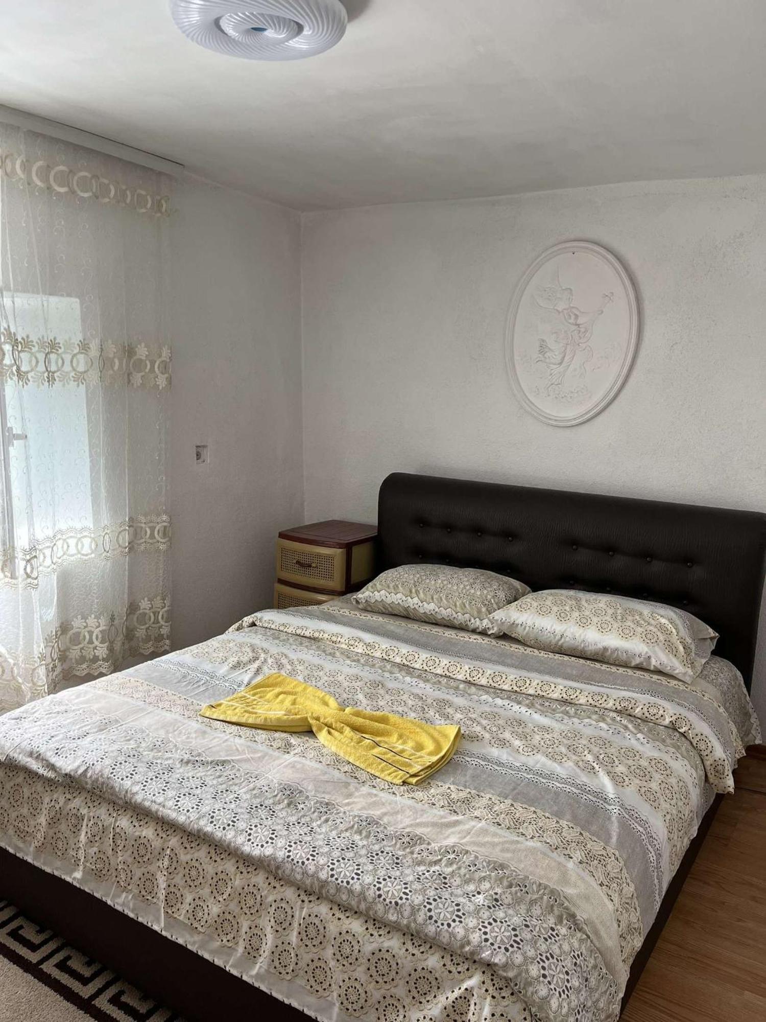 Guest House Guri Vuthaj Extérieur photo
