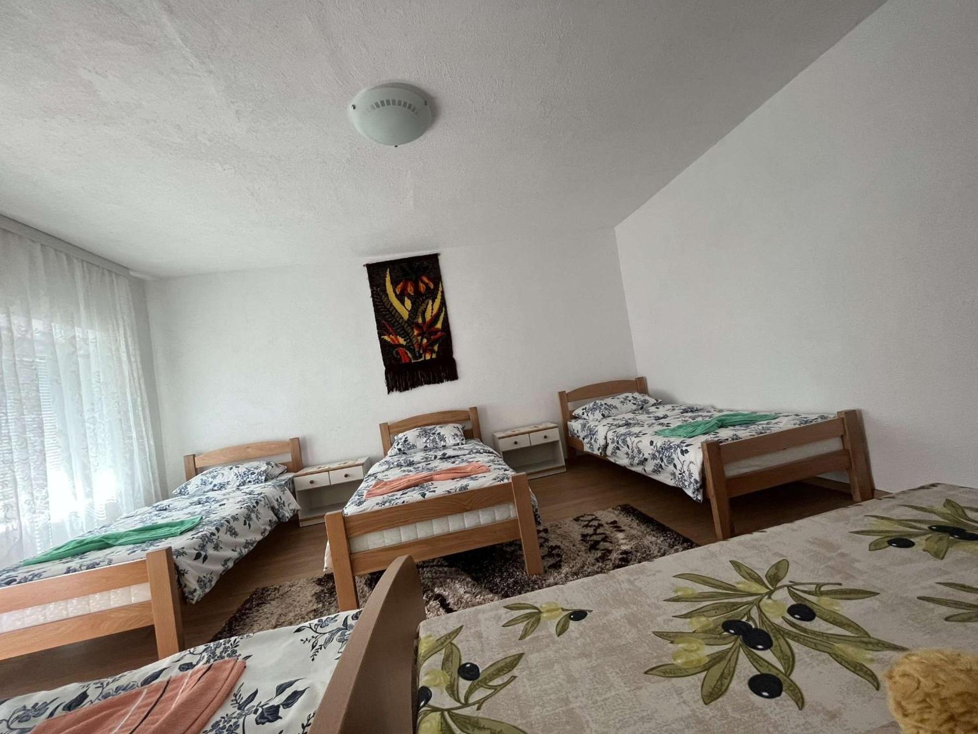 Guest House Guri Vuthaj Extérieur photo